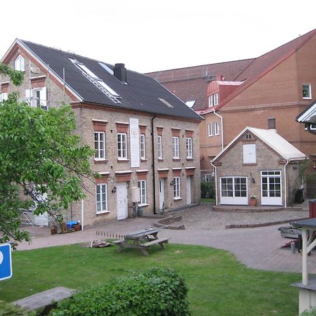 Ahus B&B Och Vandrarhem エクステリア 写真
