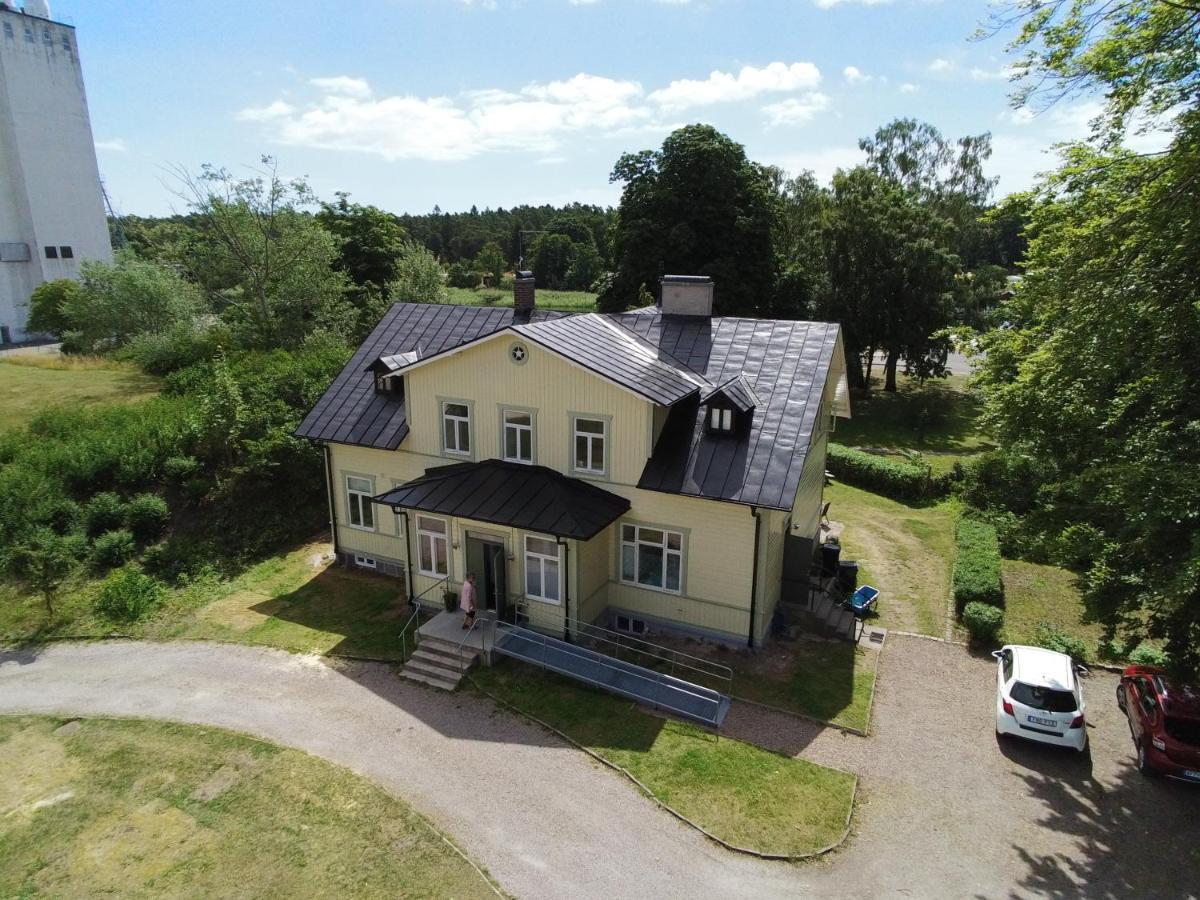 Ahus B&B Och Vandrarhem エクステリア 写真