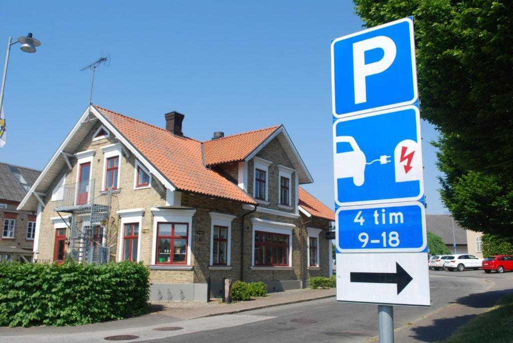 Ahus B&B Och Vandrarhem エクステリア 写真