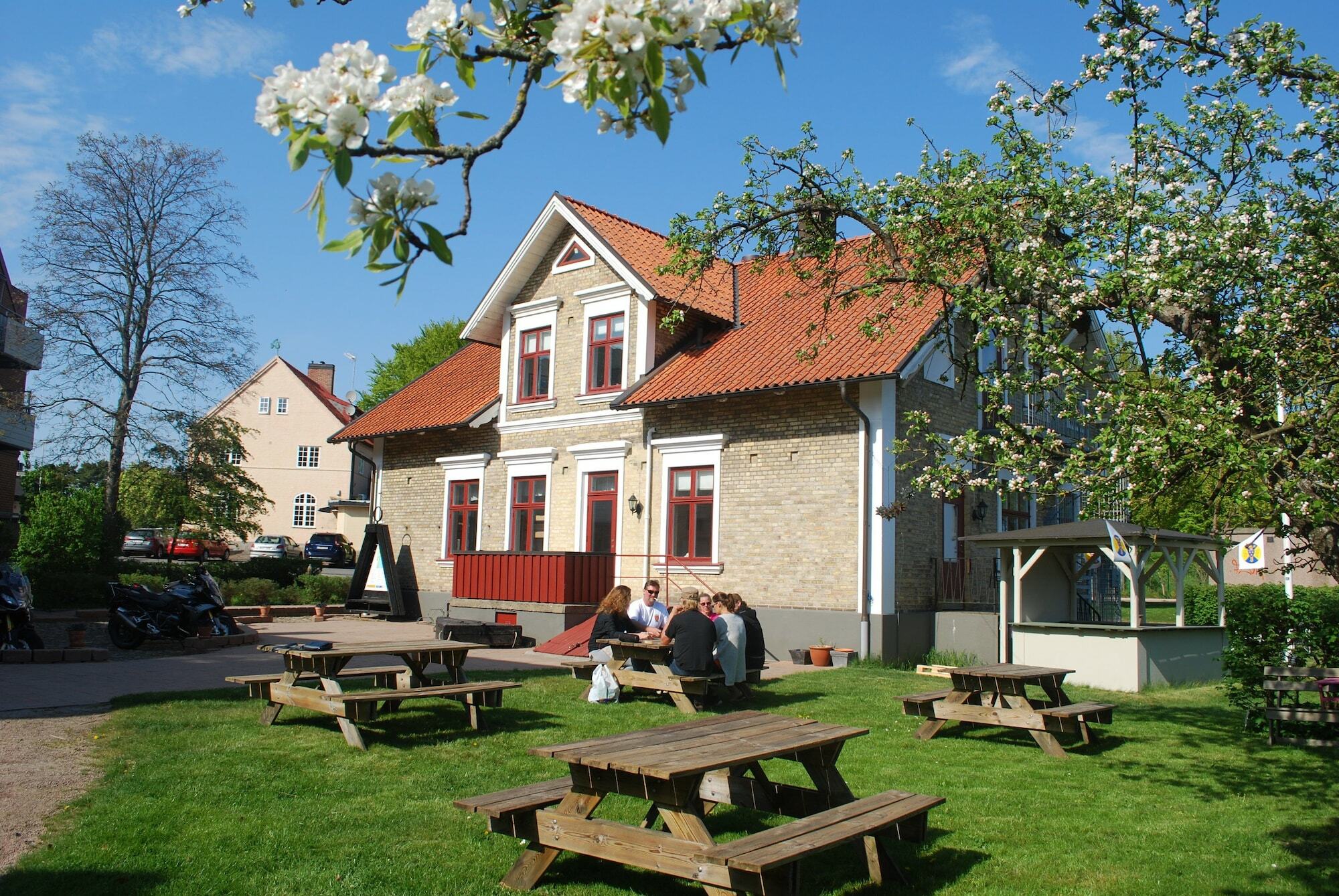 Ahus B&B Och Vandrarhem エクステリア 写真